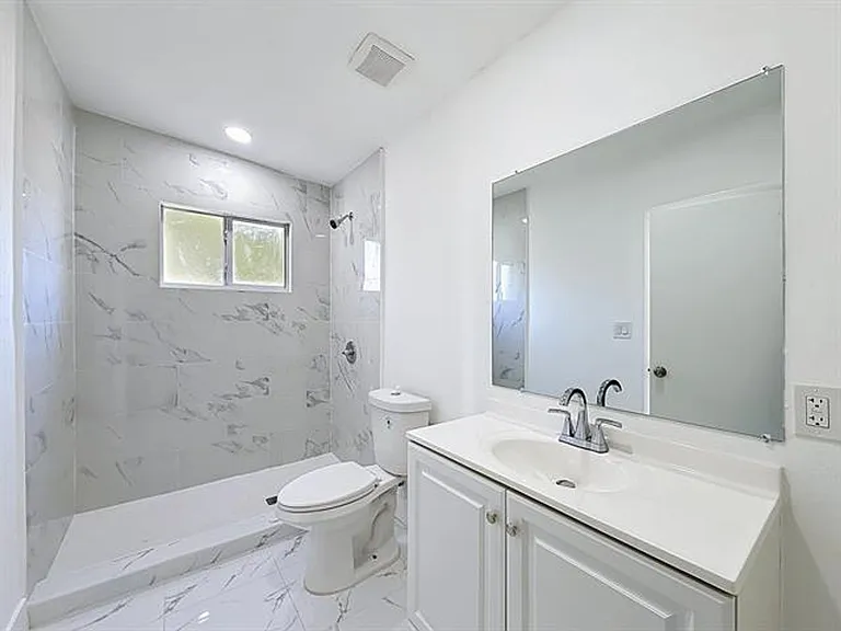 10235 SW 177th St #10235 — Photo 11