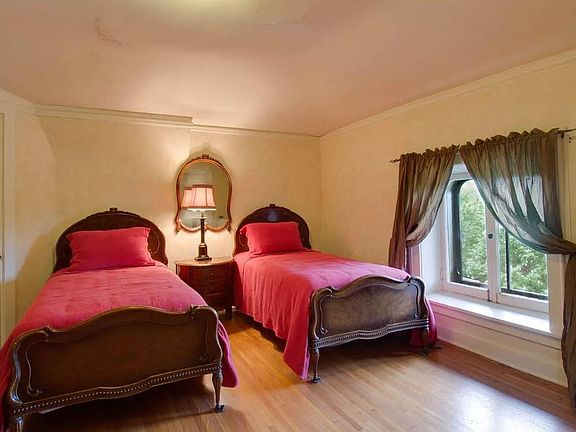 5th image of 432 Summit Ave APT 3