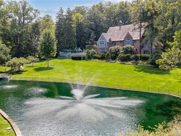 240 Park Rd, Oakwood, OH 45419