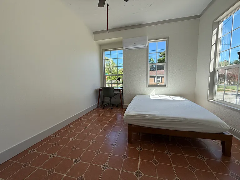 1002 S Glenwood Blvd — Photo 22