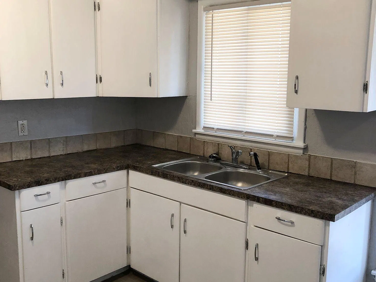 3 bed, 1400 sqft, $950 — Photo 3