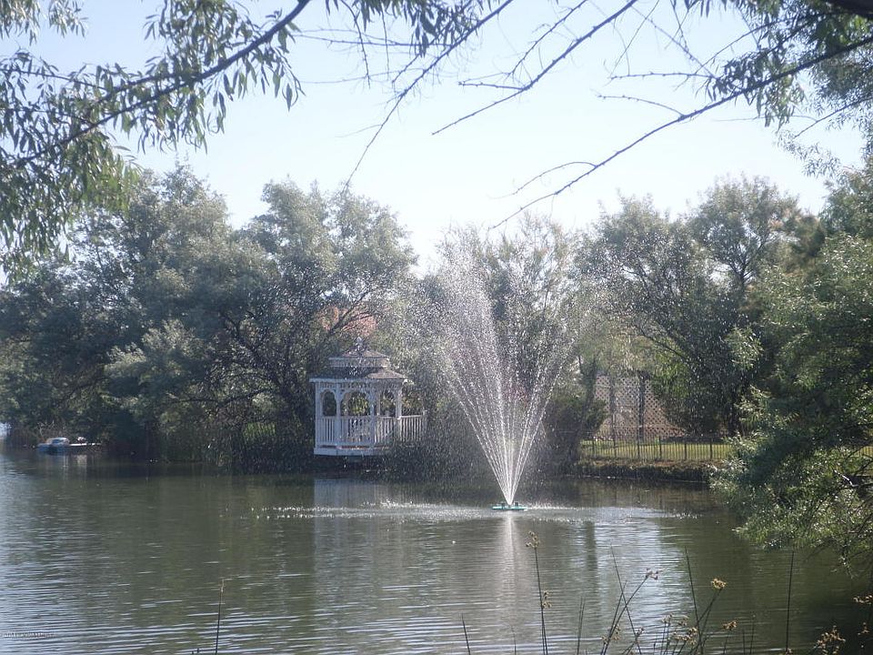 2nd image of 6200 Lake Shore Dr