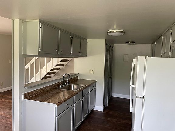 2nd image of 802 W 59th Pl #B