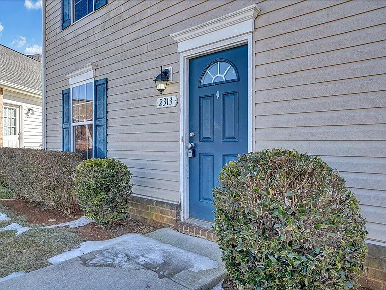 4602 Spring Willow Ln NW — Photo 2