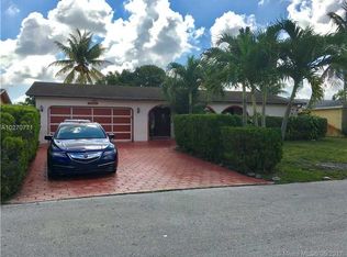 8305 Windsor Dr, Miramar, FL 33025