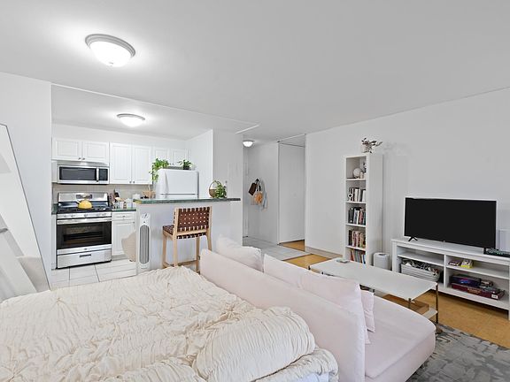 5th image of 135 Montgomery St APT 5B