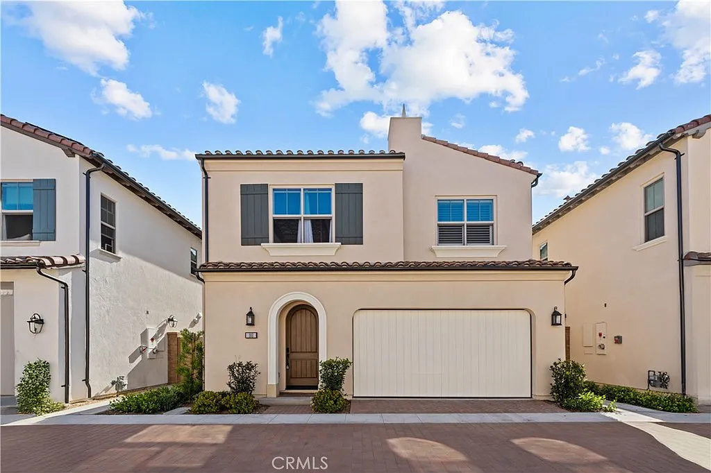 3 bed, 2.5 bath, 2133 sqft, $7,800 — Photo 3