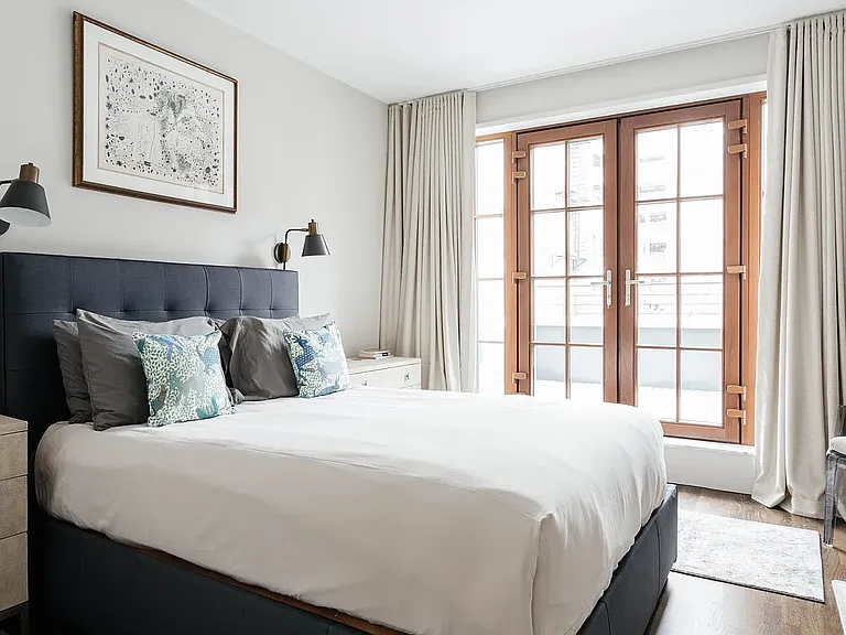 206 E 20th St #PENTHOUSE — Photo 15