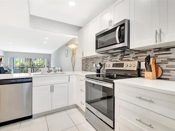 3605 S Ocean Blvd APT 210, South Palm Beach, FL 33480