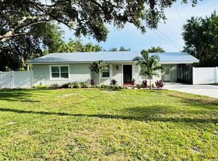 7013 Symmes Rd, Gibsonton, FL 33534