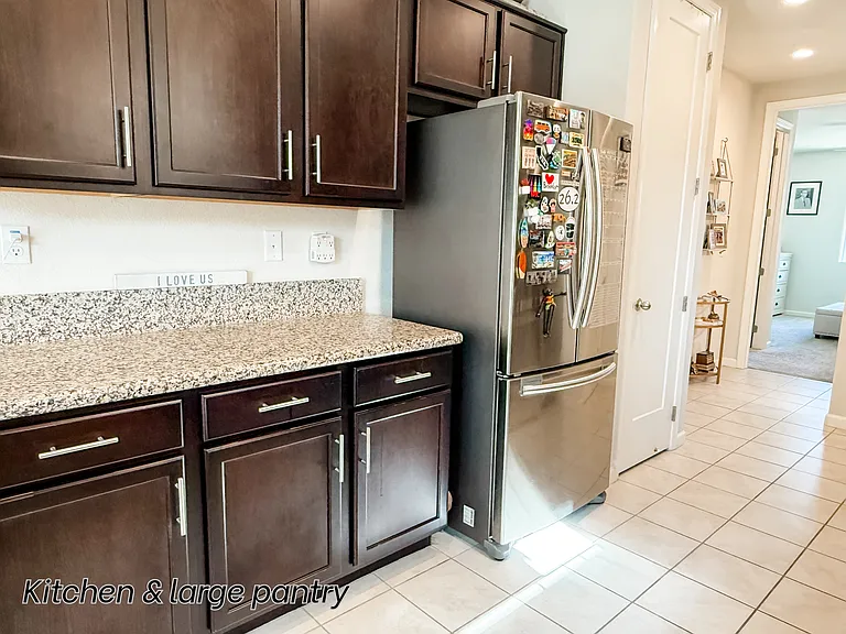 681 W Crocker Ln — Photo 8