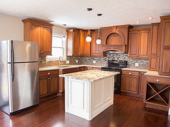 2nd image of 15401 Hill Dr