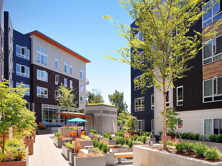 Kirkland Crossing — Photo 12