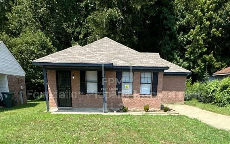 4 bed, 2.0 bath, 1234 sqft, $1,395 — Photo 2