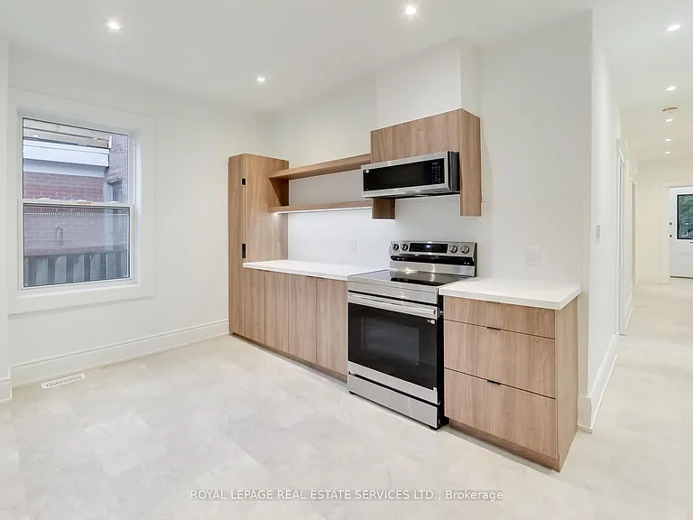218 Montrose Ave — Photo 17