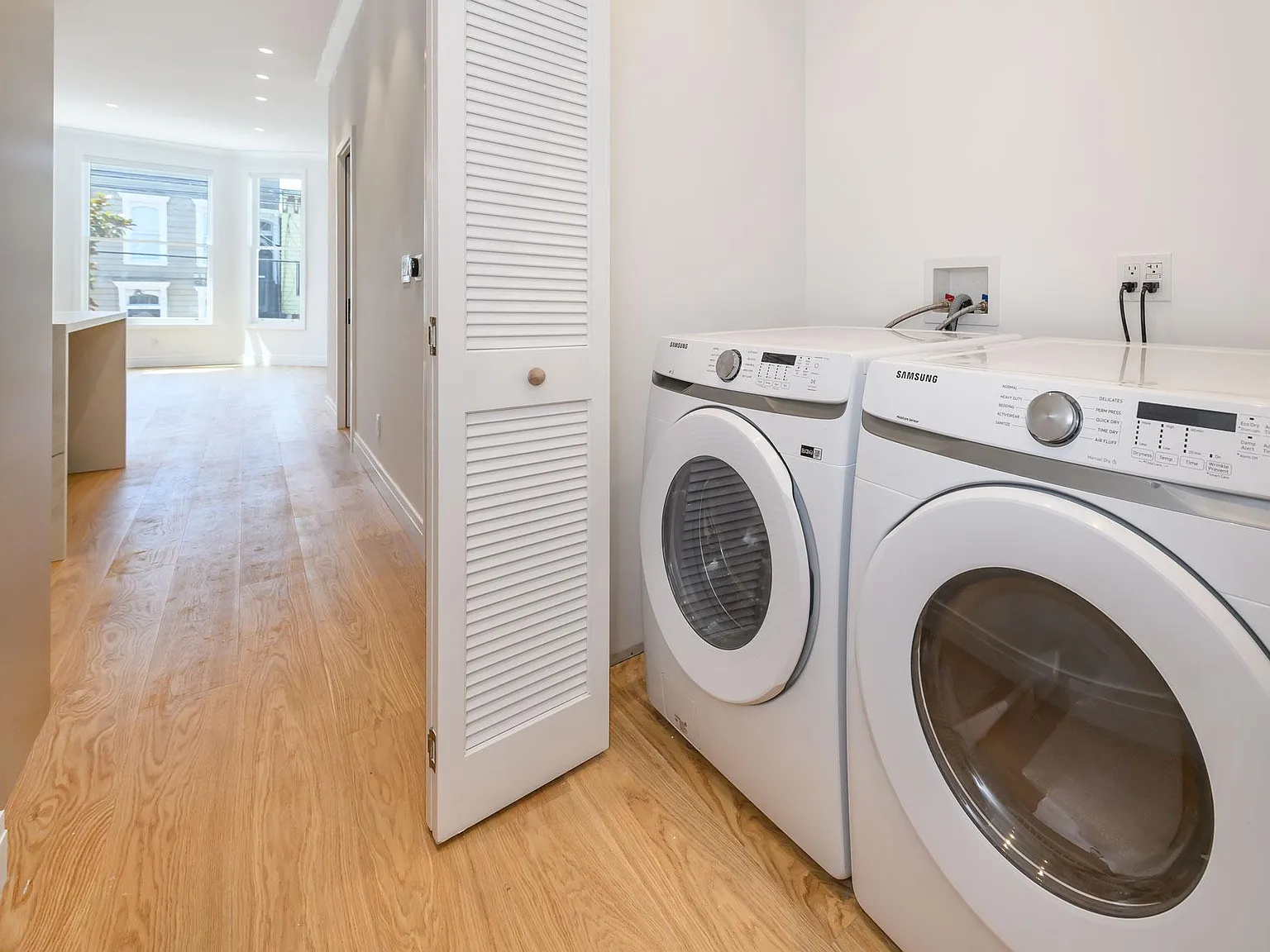 2 bed, 1050 sqft, $6,750 — Photo 4