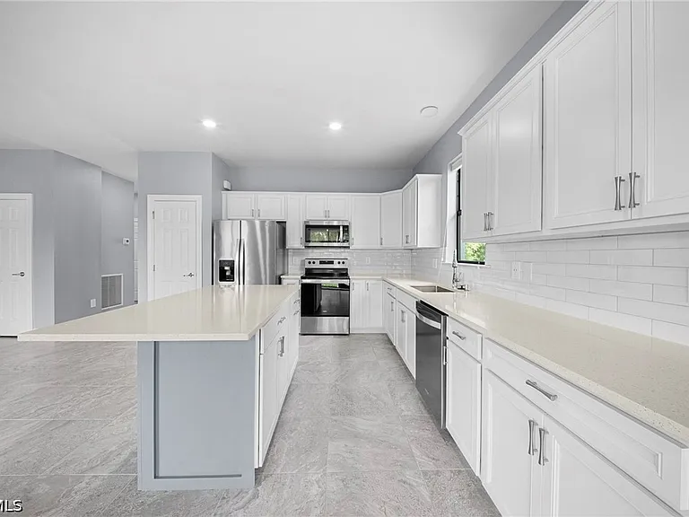 3685 E Hampton Cir — Photo 15
