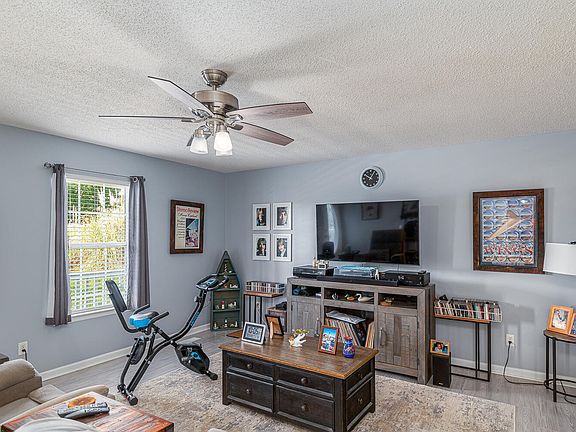 2nd image of 902 Clay Hill Dr