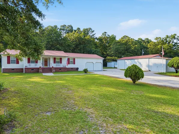690 Lannie Ln, Moncks Corner, SC 29461