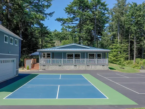 92940 Boice Cope Rd, Langlois, OR 97450