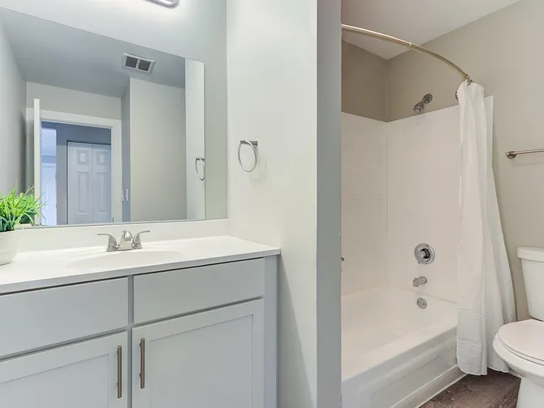 Windsor Lakes Apartment Homes — Photo 8
