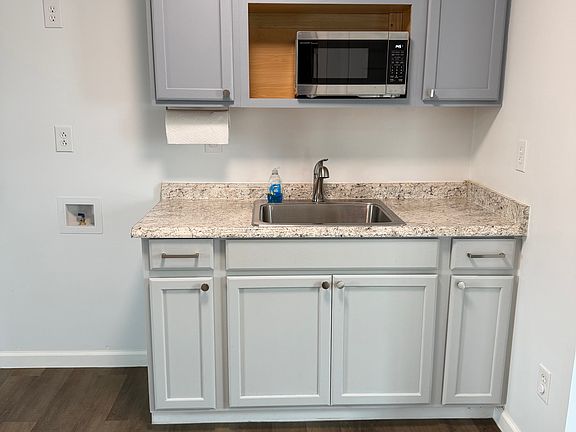 4th image of 142 Pleasant Pine Cir