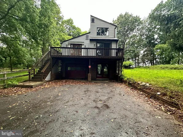 366 Hornets Nest Ct, Charles Town, WV 25414