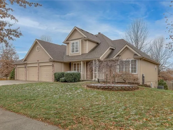 1021 Aspen Dr, Smithville, MO 64089