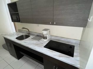 880 NE 135th St #3, Miami, FL 33161