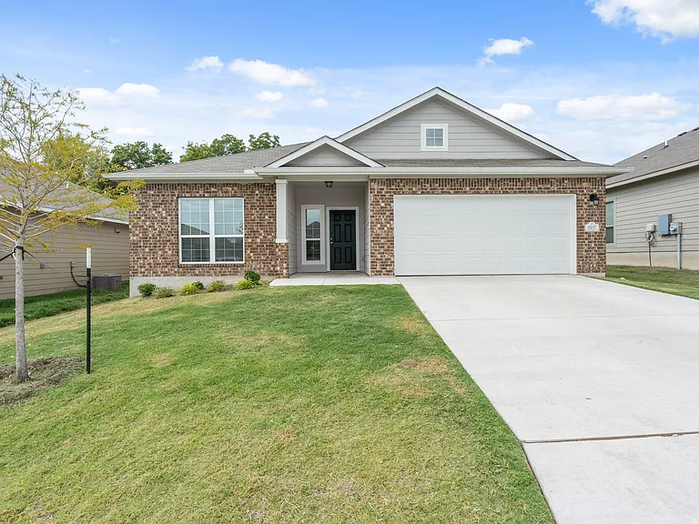 2217 Petersburg Ln — Photo 1