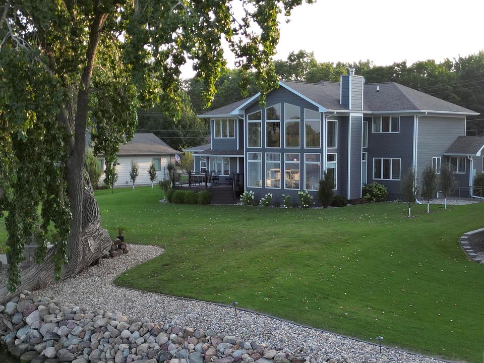 1st image of 909 Emerald Dr