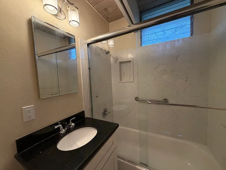 827 College Ave #827 — Photo 8