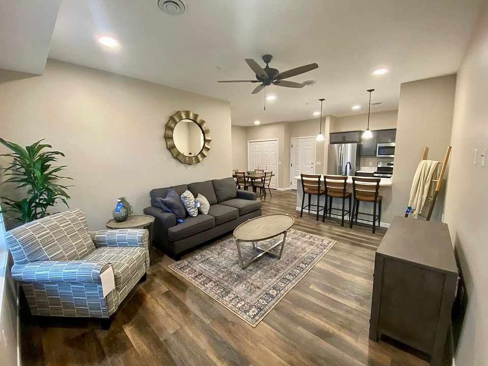 1st image of 608 Pine Ct #103