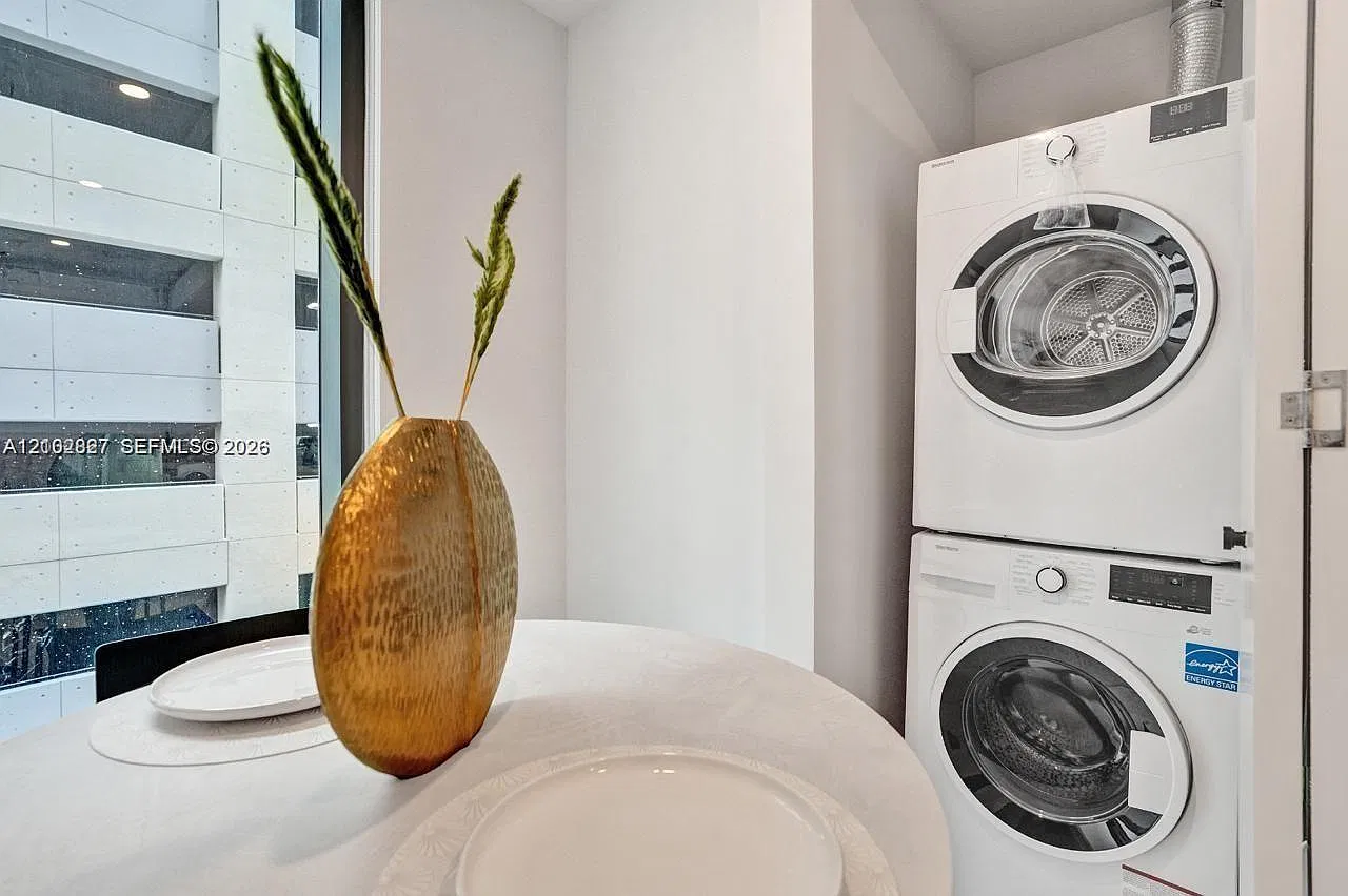 Studio, 1.0 bath, 409 sqft, $2,500 — Photo 4