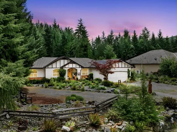 6745 Wall St, Cowichan Valley, BC V0R 1Y0