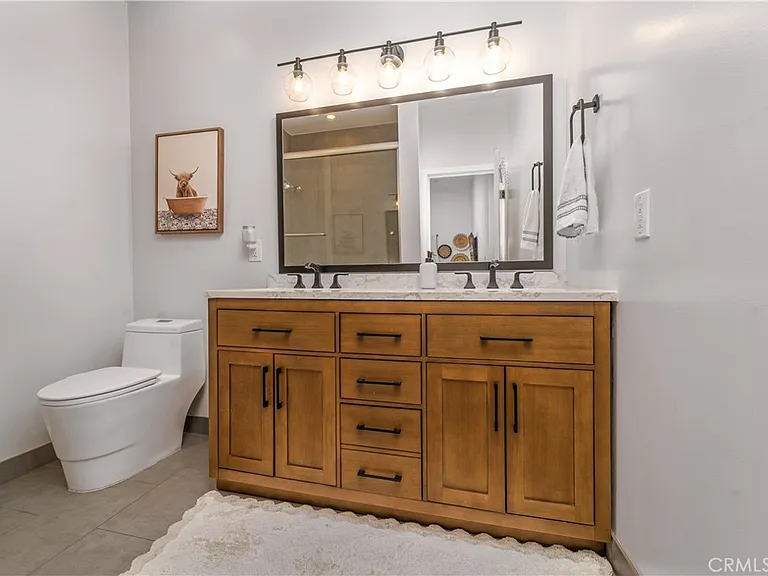 21327 Providencia St — Photo 39
