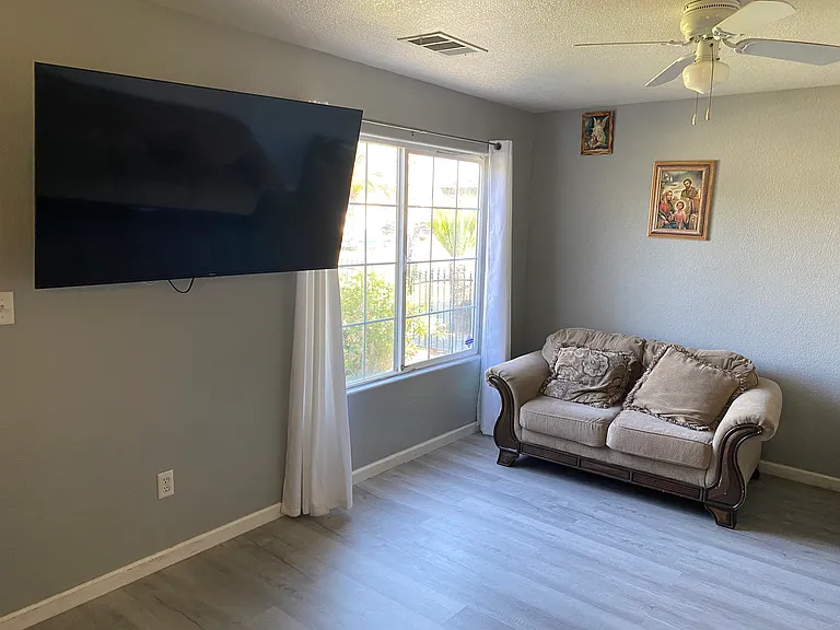 1887 Shamrock Ct — Photo 3