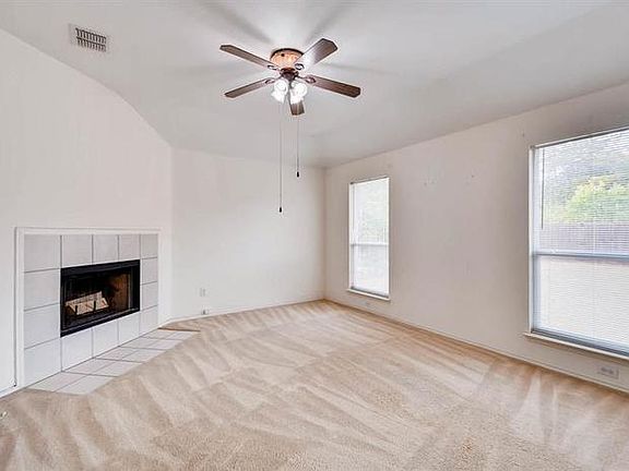 5th image of 1031 Cove Hollow Dr