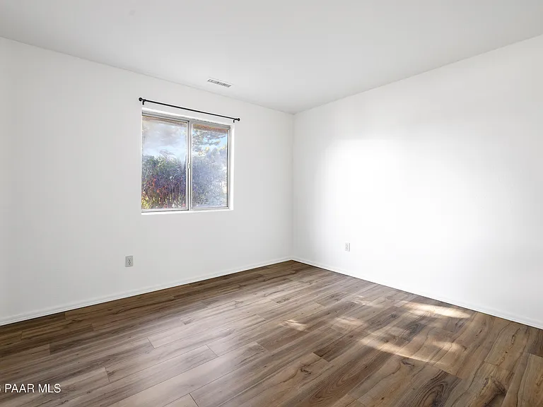 4517 N Sauter Dr — Photo 13