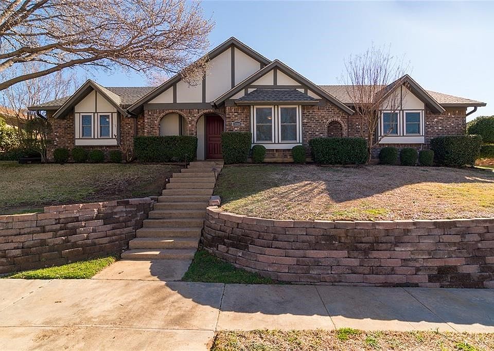 Welcome home to this charming and updated home which has three bedrooms, three bathrooms, two living areas, and two dining areas.  Two car garage located at the back of the home.