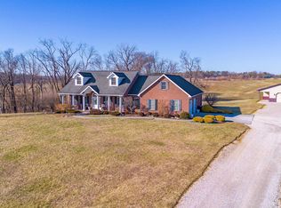 136 Red Barn Rd, Boonville, IN 47601