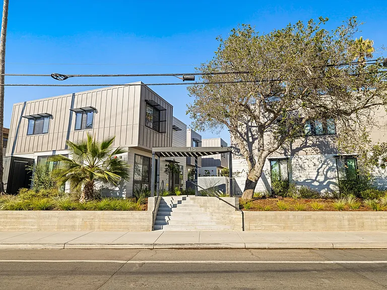 415 Old Coast Hwy #C — Photo 2