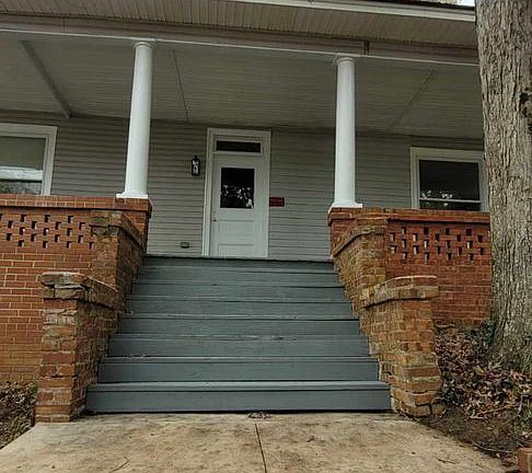 2nd image of 300 Green St #1
