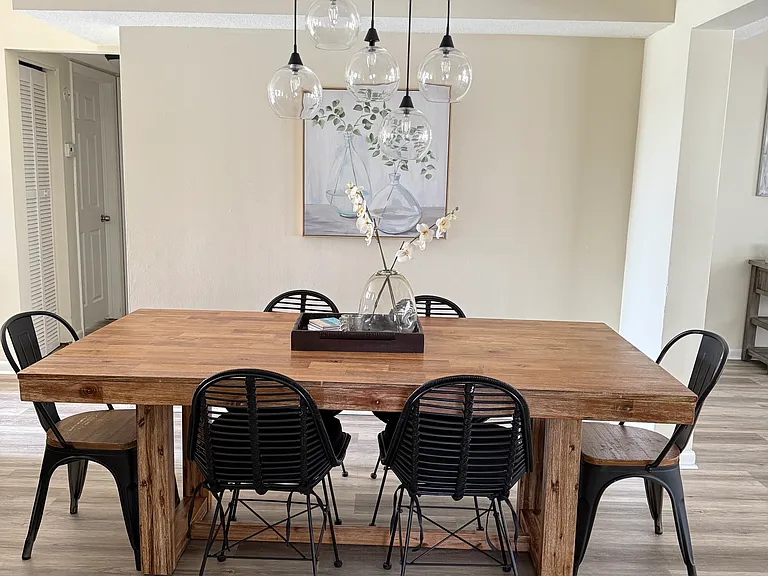 205 Driftwood Dr W — Photo 5