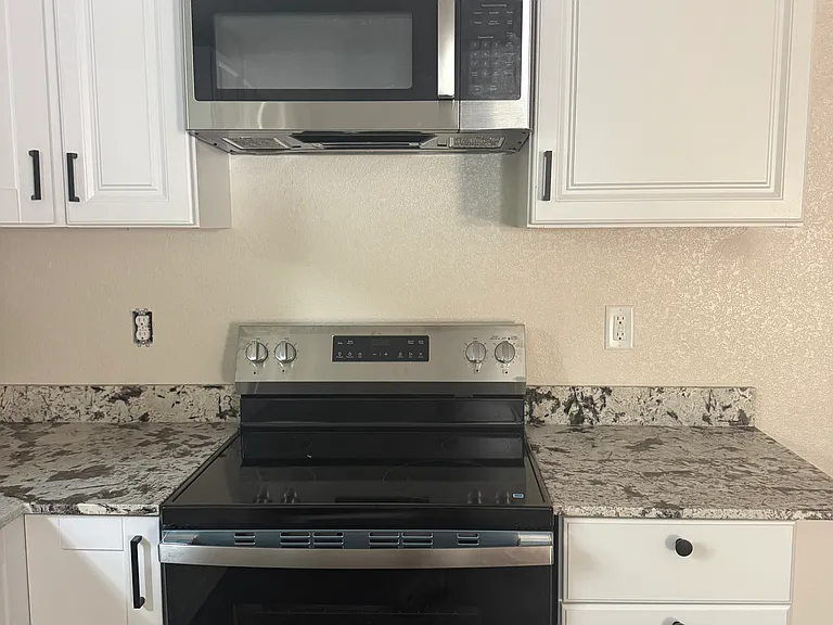 2611 Hillside Dr — Photo 9