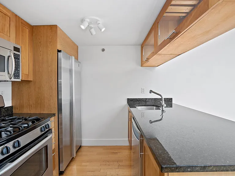 63 Stagg St #4B — Photo 1