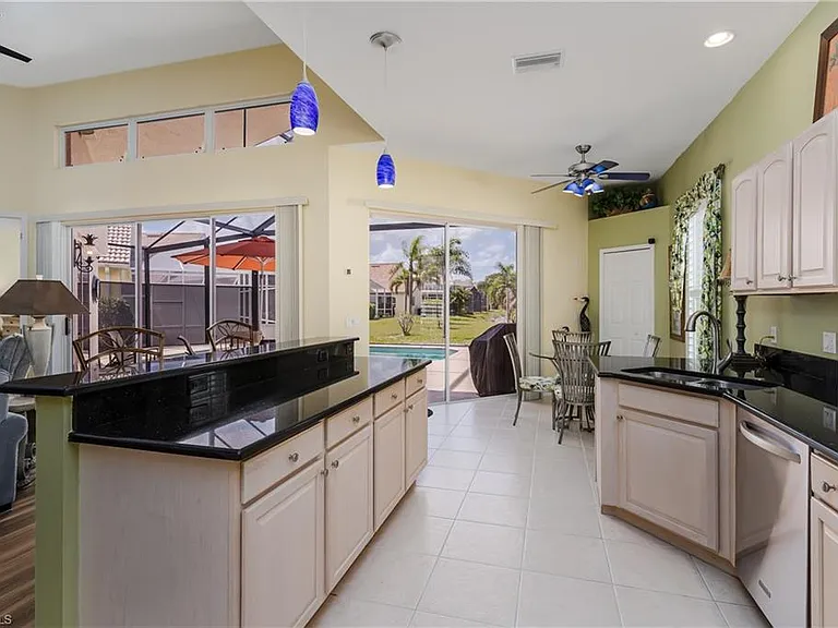 28460 Highgate Dr — Photo 15
