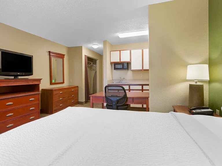 Studio Suite - 1 Queen Bed
