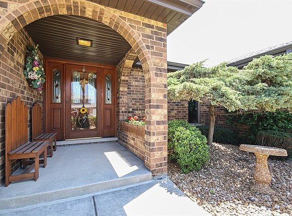 2nd image of 14217 Meadowview Ct