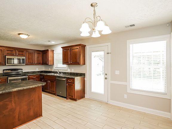 5th image of 7819 Ellen Dr